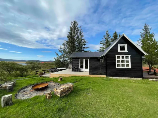 Alftavatn Private Lake House cabin - Image 5